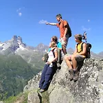 Chalet Wellnesshüttendorf Wiese