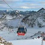 Wellnesshüttendorf Wiese Chalet St. Leonhard im Pitztal