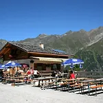 Wellnesshüttendorf Wiese * St. Leonhard im Pitztal