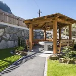 Wellnesshuettendorf Wiese Sankt Leonhard im Pitztal
