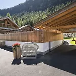 Wellnesshüttendorf Wiese