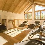 Chalet Wellnesshüttendorf Wiese St. Leonhard im Pitztal
