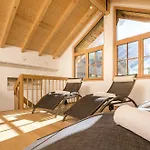 Chalet Wellnesshuettendorf Wiese