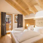 Chalet Wellnesshüttendorf Wiese St. Leonhard im Pitztal