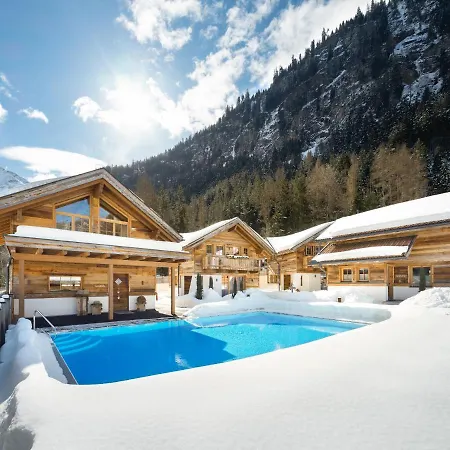 Wellnesshuettendorf Wiese Sankt Leonhard im Pitztal