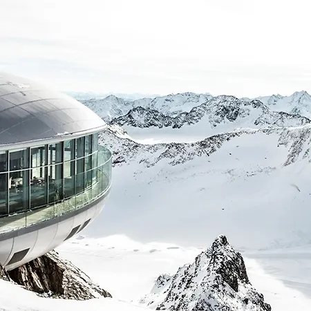 Wellnesshuettendorf Wiese 木屋