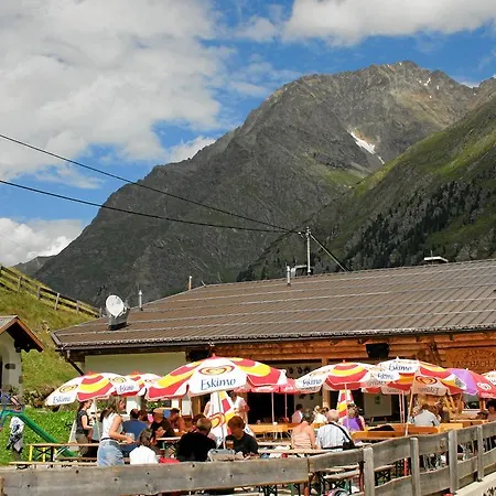 Wellnesshuettendorf Wiese Chalet Sankt Leonhard im Pitztal