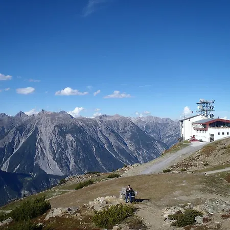 Wellnesshuettendorf Wiese *