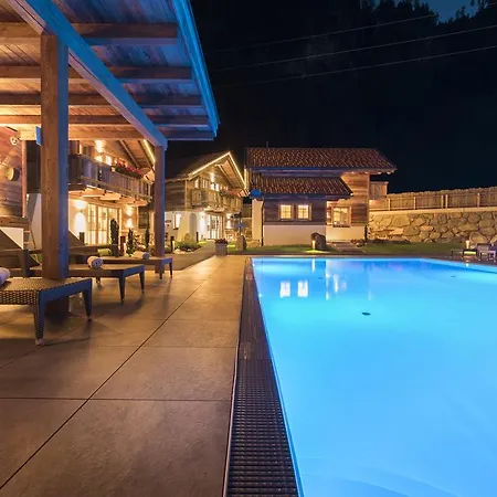 Chalet Wellnesshuettendorf Wiese Sankt Leonhard im Pitztal
