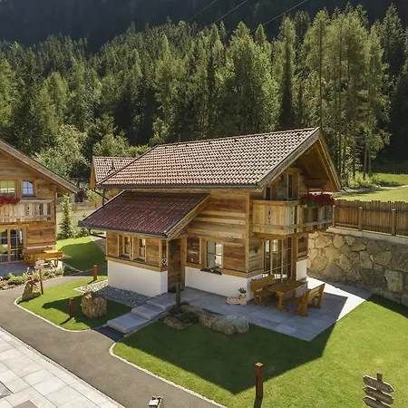 Chalet Wellnesshüttendorf Wiese St. Leonhard im Pitztal
