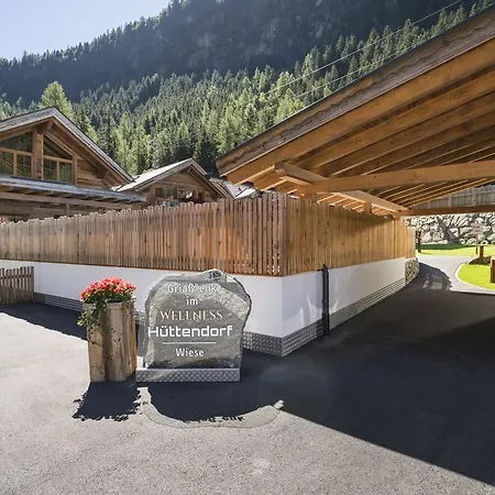 Wellnesshuettendorf Wiese