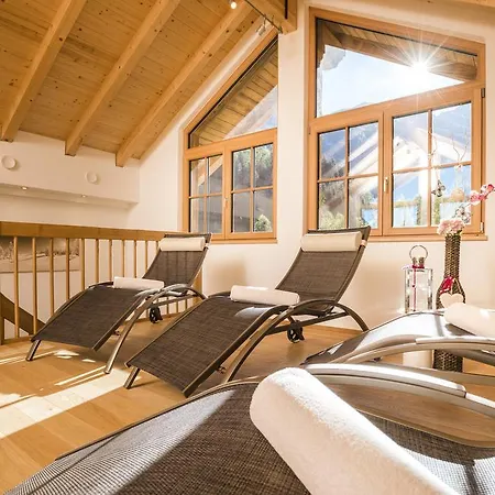 Wellnesshuettendorf Wiese