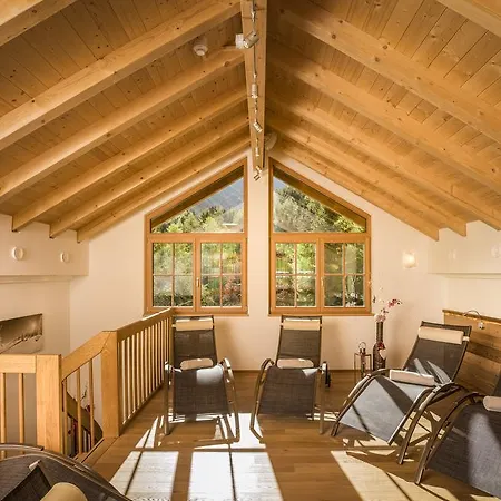 Wellnesshuettendorf Wiese 皮茨河谷圣莱昂哈德