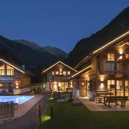 Wellnesshuettendorf Wiese