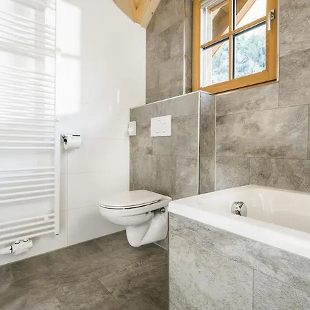 Wellnesshuettendorf Wiese