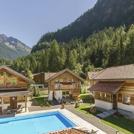 Wellnesshuettendorf Wiese