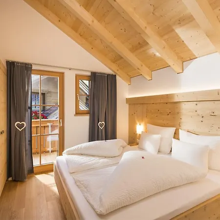 Chalet Wellnesshüttendorf Wiese Sankt Leonhard im Pitztal
