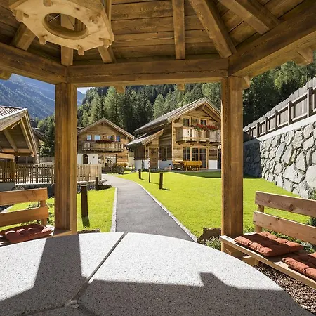 Chalet Wellnesshüttendorf Wiese Sankt Leonhard im Pitztal