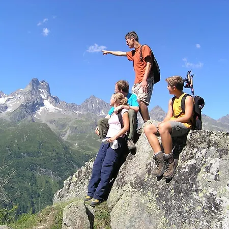 샬레 Wellnesshuettendorf Wiese