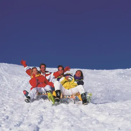 Wellnesshuettendorf Wiese