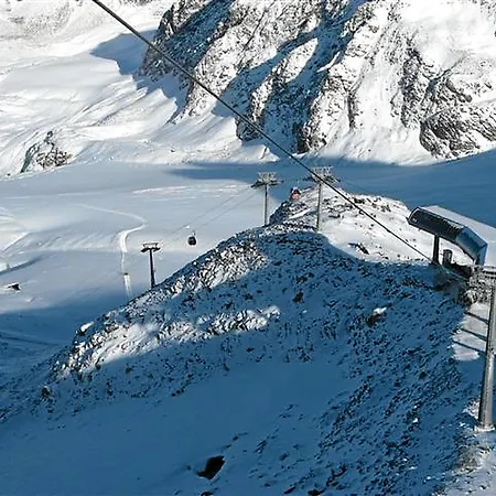 Wellnesshuettendorf Wiese