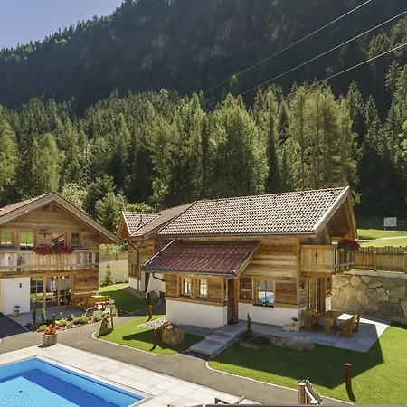 Wellnesshuettendorf Wiese