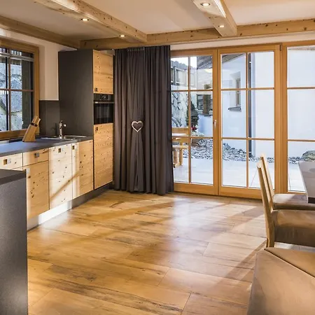 Wellnesshuettendorf Wiese